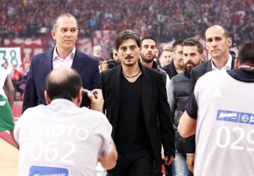 «Όχι άλλες προκλήσεις»: Τι ζητάει η κυβέρνηση από Αγγελόπουλους - Γιαννακόπουλο (vids)