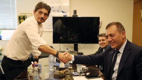 Οι πρώτες φωτογραφίες μέσα από το Υπουργείο μεταξύ Γιαννακόπουλου - Βρούτση (pics)