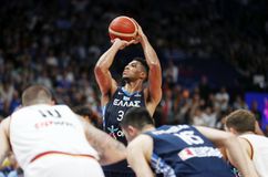 Η αιτία που κρατάει τον Αντετοκούνμπο μακριά από το Παγκόσμιο Κύπελλο! (vid)