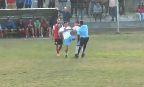 Ποδοσφαιριστής ακαδημιών στην Ουρουγουάη με κλοτσιά στην κοιλιά ξάπλωσε τον διαιτητή στο έδαφος και συνέχισε να τον χτυπάει! (vid)