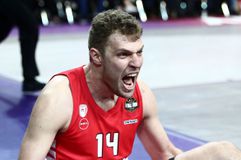 Μυθική αύξηση χρημάτων για τον Σάσα: Πόσα έπαιρνε στην πρώτη του θητεία στον Ολυμπιακό και πόσα θα παίρνει τώρα