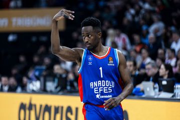 Δεν το «κουνάει» από την Εφές ο Μπομπουά: Υπέγραψε νέο συμβόλαιο για άλλα δύο χρόνια