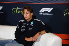 Ο Ράσελ με κατηγορηματική απάντηση στις εικασίες για Φερστάπεν και Mercedes