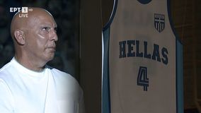 Η φανέλα του σπουδαίου Νίκου Γκάλη για πάντα στην οροφή του ΟΑΚΑ