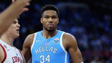 Ο Γιάννης τα βάζει με όλους τους τρόπους (vid)