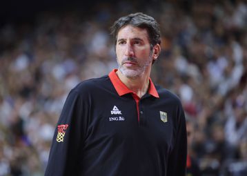 Μουμπρού: Ταξίδεψε στη Ρίγα με την ομάδα - Τότε επιστρέφει στον πάγκο