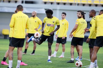 Το Sportal στην τελευταία προπόνηση της ΑΕΚ πριν το ματς με τον Άγιαξ - Όλοι μέσα εκτός από τον Λιβάι (vids)