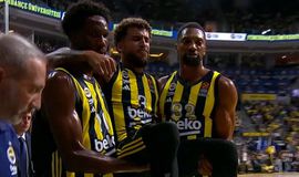 Στιγμές αγωνίας με Ουίλμπεκιν: Έπεσε στο έδαφος και σφάδαζε με πόνους στο γόνατο! (vid)