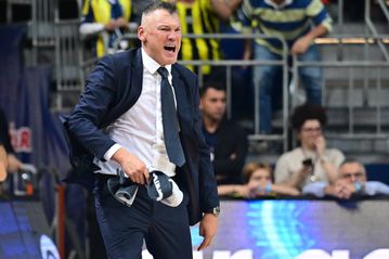 Έξαλλος ο Γιασικεβίτσιους μετά την ήττα από την Ζάλγκιρις: «Προφανώς δεν καταλαβαίνουμε ποιο χέρι είναι το δεξί, ποιο το αριστερό»