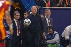 Ο Άρνε Σλοτ υπερασπίζεται Κονατέ για την κριτική που δέχεται: «Δεν είναι ο μόνος που κάνει λάθη»