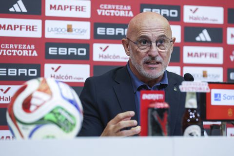 Ο Ντε Λα Φουέντε απαντά στον Φλικ: «Με εκπλήσσει που ένας πρώην προπονητής...»