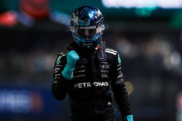 Ράσελ: «Υπέροχο που βρίσκομαι στην πολ, ο τύπος δίπλα μου κάνει εξαιρετικές εκκινήσεις»