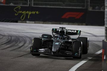 «Μαγική» οδήγηση χάρισε στον Ράσελ την πολ ποζίσιον στη Σιγκαπούρη