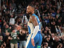 Ο Λίλαρντ έδειξε τον τρόπο και οι Μπακς νίκησαν του Νικς στην πρεμιέρα του... Κυπέλλου - «Γεμάτη» εμφάνιση απο τον Γιάννη (vids)