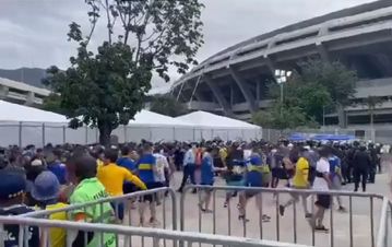 Επεισόδια πριν τον τελικό του Copa Libertadores μεταξύ οπαδών της Μπόκα, της Φλουμινένσε και της αστυνομίας (vids)