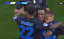 Άνετο πέρασμα της Νάπολι από την έδρα της ουραγού Σαλερνιτάνα