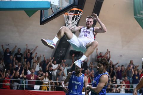 Σαρωτικός Πανιώνιος, ισοπέδωσε την Μύκονο