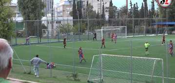 Ποδοσφαιριστής σε αγώνα της ΕΠΣΑ κλώτσησε αντίπαλο και μετά γρονθοκόπησε άλλον (vid)