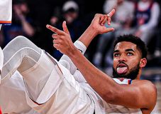 Άνετη νίκη για τους Νικς επί των Ουίζαρντς με εντυπωσιακό Τάουνς