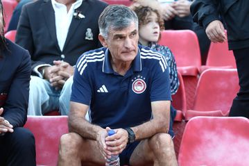 Ο Μεντιλίμπαρ και οι παίκτες της πρώτης ομάδας στου Ρέντη για την Κ19 του Ολυμπιακού (pics)