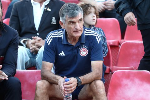 Ο Μεντιλίμπαρ και οι παίκτες της πρώτης ομάδας στου Ρέντη για την Κ19 του Ολυμπιακού (pics)