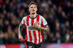 Ντένις Μαν: Ο «Ιπτάμενος»... Ρουμάνος της Αϊντχόφεν που είχε ακουστεί για τον Ολυμπιακό