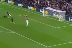 Υποψήφιο για γκολ της χρονιάς: Ο Φαν ντε Φεν έκανε κούρσα από την περιοχή του για να σκοράρει το 3-0 της Τότεναμ (vid)