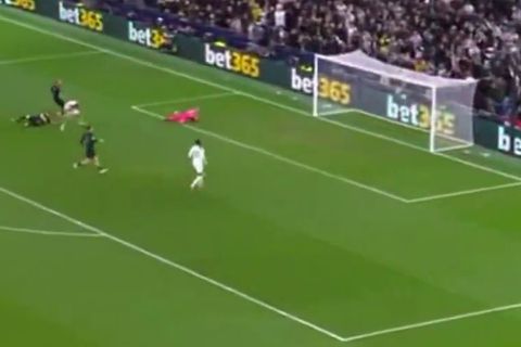 Υποψήφιο για γκολ της χρονιάς: Ο Φαν ντε Φεν έκανε κούρσα από την περιοχή του για να σκοράρει το 3-0 της Τότεναμ (vid)