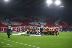 Το εντυπωσιακό κορεό των οπαδών του Ολυμπιακού στο ματς με την Αϊντχόφεν (pics)