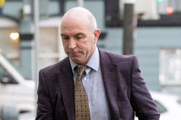 Φυλάκιση για αθλητικό είδωλο που εξαπάτησε φίλους και θαυμαστές για £345.000 προσποιούμενος ότι έχει καρκίνο