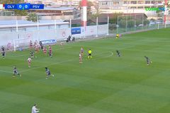 Ο Πένσο με απευθείας εκτέλεση φάουλ άνοιξε το σκορ για την Αϊντχόφεν Κ19 κόντρα στον Ολυμπιακό