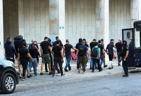Προκλητικοί οπαδοί της Ντιναμό Ζάγκρεμπ στα δικαστήρια - «Δεν περιμένω να βγούμε από τη φυλακή»