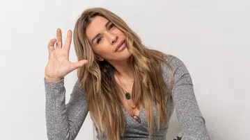 Συγκλονίζει η φωτογραφία της Έρρικα Πρεζεράκου με το ακρωτηριασμένο της δάχτυλο – Το μήνυμα που έστειλε