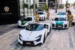 Βugatti, Bentley, Lamborghini - Τα supercars της αστυνομίας που θ' αντικρίσουν οι φίλαθλοι στο final 4 του Άμπου Ντάμπι