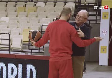 Οι μνήμες της Euroleague λίγο πριν το Μονακό-Ολυμπιακός: Ο Σπανούλης στο ΣΕΦ συναντά τον Ίβκοβιτς (vid)