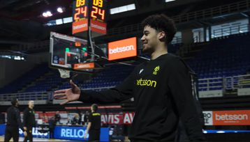 Ο Ομπιέσε κάνει ντεμπούτο με την ΑΕΚ Betsson κόντρα στη Μακάμπι Ραμάτ Γκαν