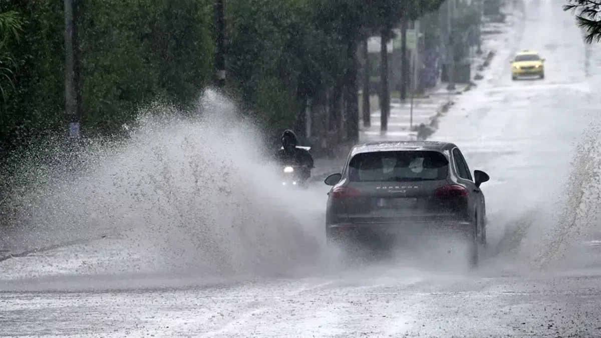 Οδήγηση στη βροχή: Τα SOS που σώζουν σε κάθε διαδρομή