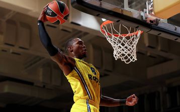 Επιστροφή στις νίκες για τη Μακάμπι Τελ Αβίβ με «μαέστρο» Γουόκερ επί της πρώην του ομάδας