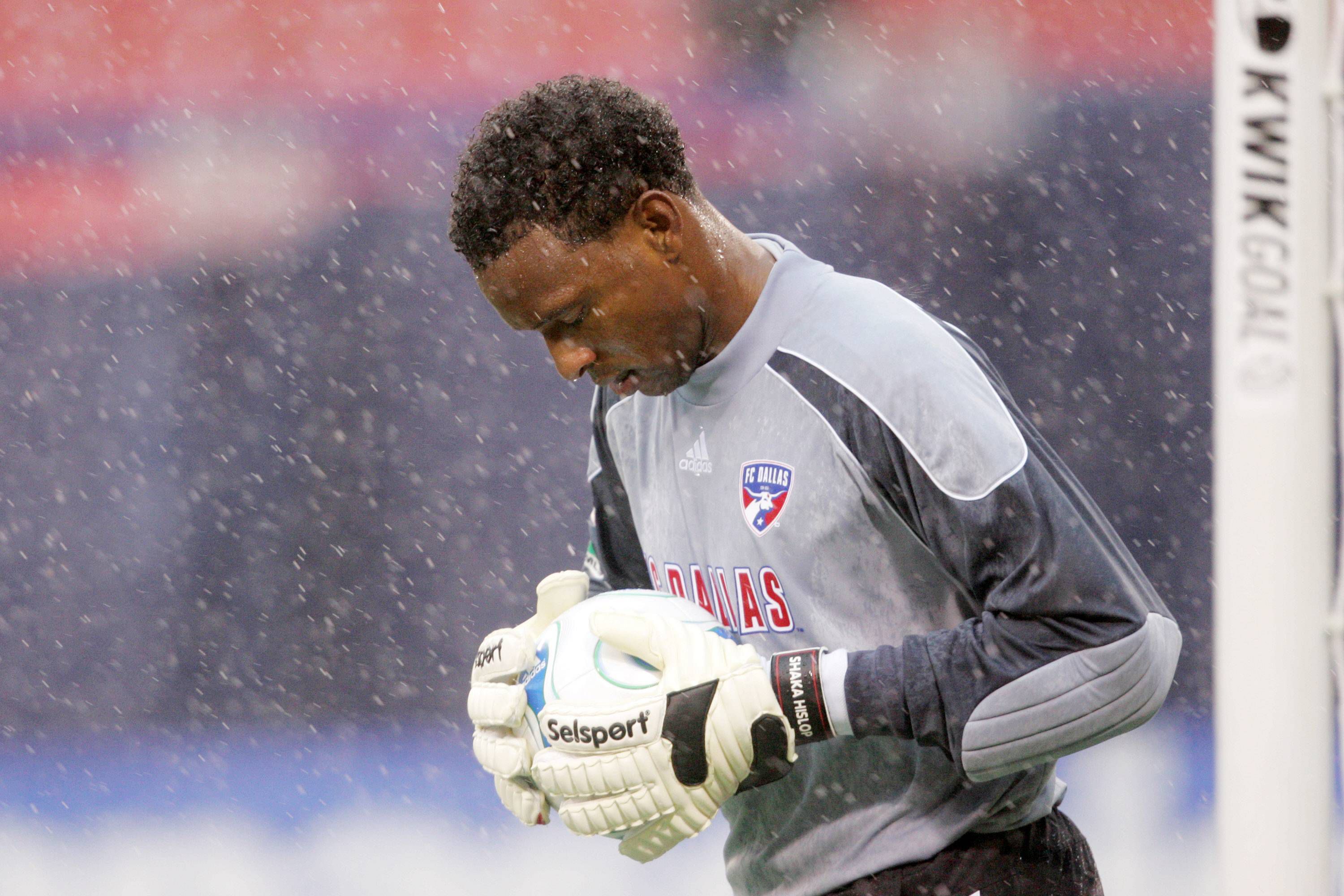 Παλαίμαχος άσος της Premier League αποκαλύπτει τη μάχη του με τον καρκίνο