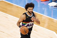 Οι Νάγκετς διέλυσαν τους Πέισερς με σόου Μάρεϊ