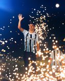 Χαμός στην υποδοχή του Λουίς Σουάρες από τους οπαδούς της Γκρέμιο (vids,pics)