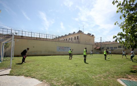 Αγριο ξύλο στις φυλακές Βόλου εξαιτίας ενός ποδοσφαιρικού αγώνα