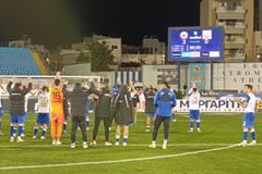 Οι παίκτες του Ατρόμητου πανηγύρισαν με τους οπαδούς σε μια... πολυκατοικία: «Αν μπορείτε κλείστε και τις ταράτσες» (vid)