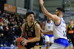 Έμεινε στην Αθήνα ο Ομπιέσε, με τη σταθερή εξάδα ξένων η ΑΕΚ Betsson και στη Ρόδο