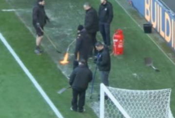 Απίστευτες εικόνες στην Αγγλία: Με φλόγιστρα προσπαθούσαν να λιώσουν τον πάγο στο γήπεδο της Χαλ (vid)