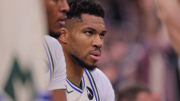 Μυθικός Αντετοκούνμπο οδήγησε τους Μπακς στη νίκη με 37 πόντους