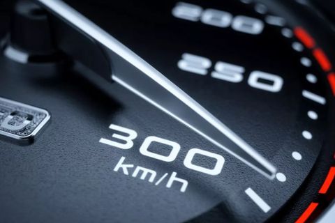 Video: ‘Επιασαν τον οδηγό που πήγαινε με 304 km/h