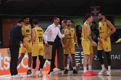 Με την πίεση του αποτελέσματος στην Ισπανία ο Άρης, ενώ «τρέχει» το θέμα Αντετοκούνμπο