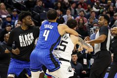 Το ΝΒΑ ανακοίνωσε τις ποινές από την... κλωτσοπατινάδα της Μινεσότα (vid)