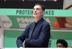 Γράφει ιστορία ο Μπαρτζώκας: Έφτασε τις 100 εκτός έδρας νίκες στο πρωτάθλημα